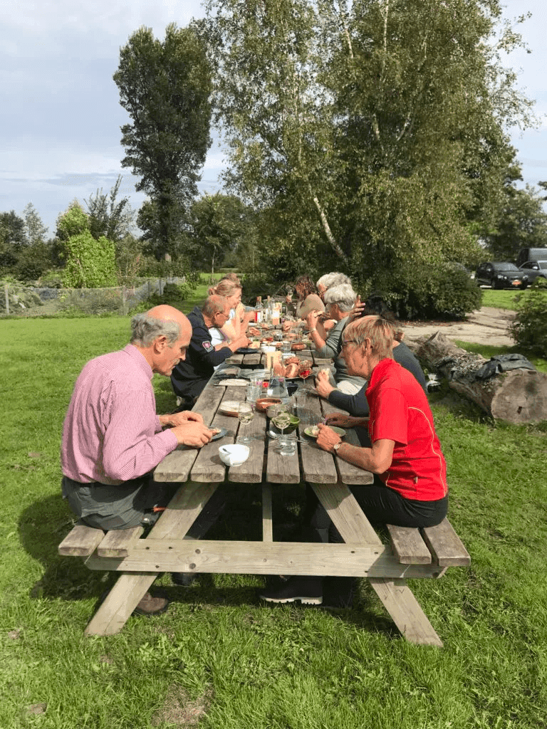 Lunch met een glas wijn